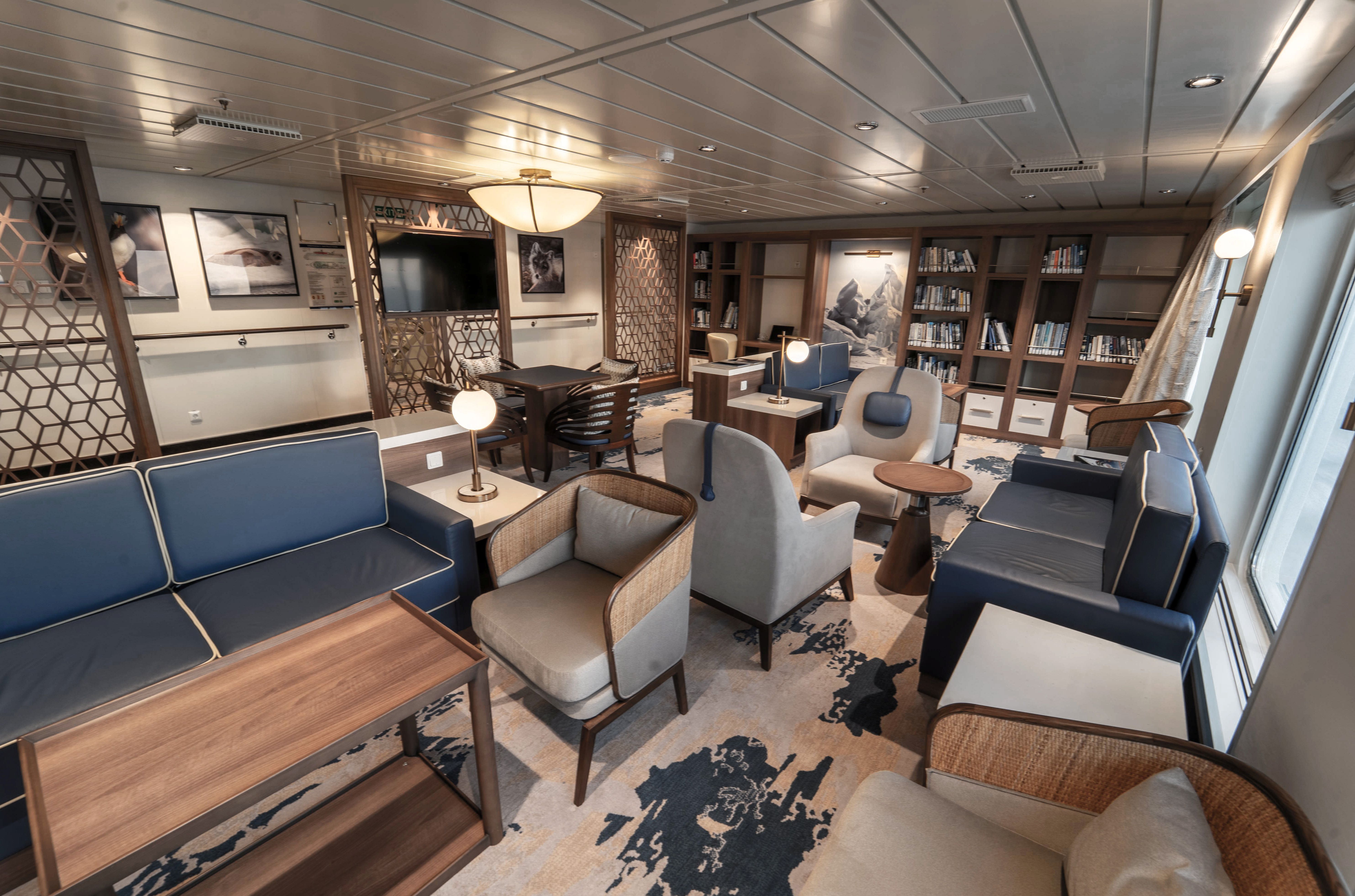 Erleben Sie die Polarregionen an Bord der Greg Mortimer und die Bibliothek & Observation Lounge