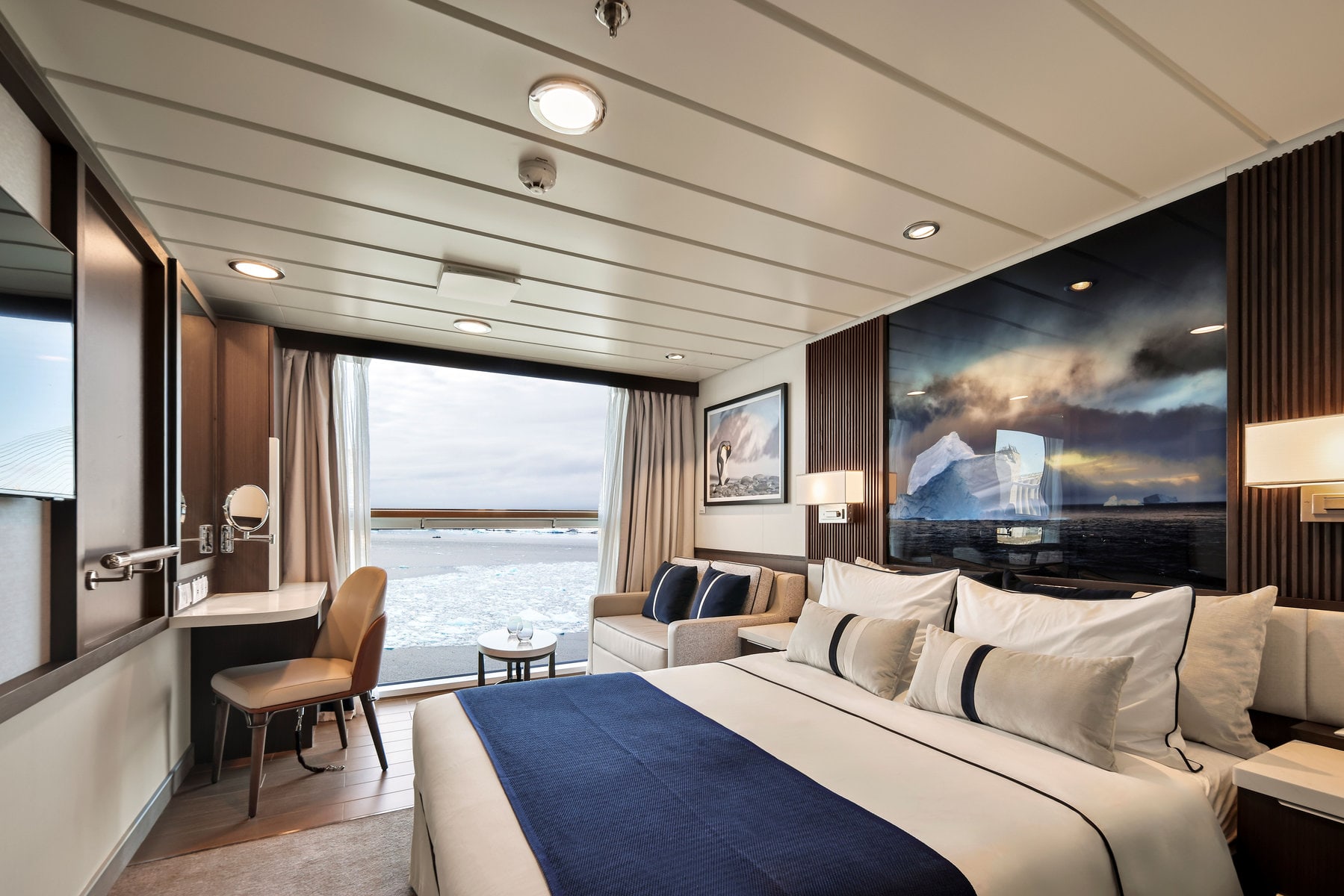 In der Douglas Mawson gibt es eine große Auswahl an stilvollen Kabinen und Suiten im nordischen Design, inklusive komfortabler Einzelkabinen.