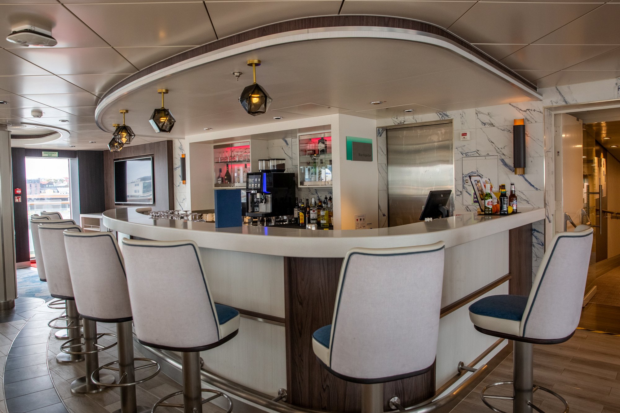 Die Bar an Bord der Sylvia Earle: 