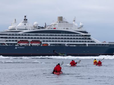 LE_Commandant_Charcot_-_15_Activite-Kayak-CDT-Charcot_-_StudioPONANT-Olivier_Blaud_1920