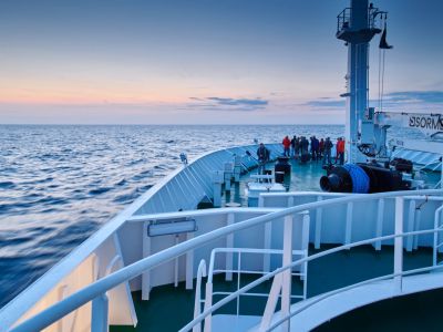 An Deck (© Mike Louagie / Oceanwide Expeditions)