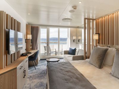 MS_Ultramarine_-_Balcony_Suite_Double_Bed_Cabin_417_12_Web_1920