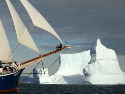 Die Rembrandt in Ostgrönland (© Tarik Checkchak / Oceanwide Expeditions)