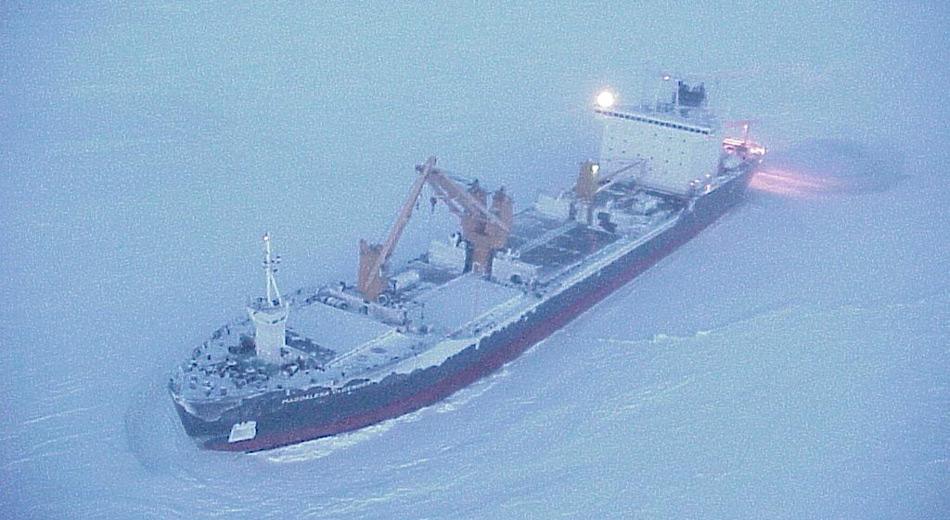 Die «Magdalena Oldendorf» sollte im Auftrag des russischen Forschungsinstituts «Arctic and Antarctic Research Institute» mehrere Stationen beliefern und Personal austauschen. Daraus wurde dann nichts.