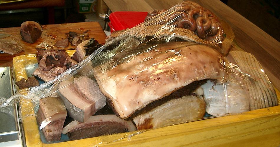 Das Angebot für Walfleisch auf dem Fischmarkt von Ulsan in Südkorea ist reichhaltig.