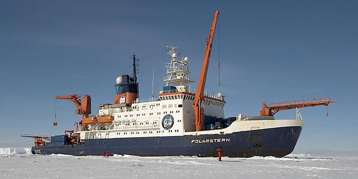 Polarstern_im_Eis